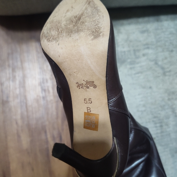 Coach Roma Soft Shine calf boots. - Picture 3 of 4